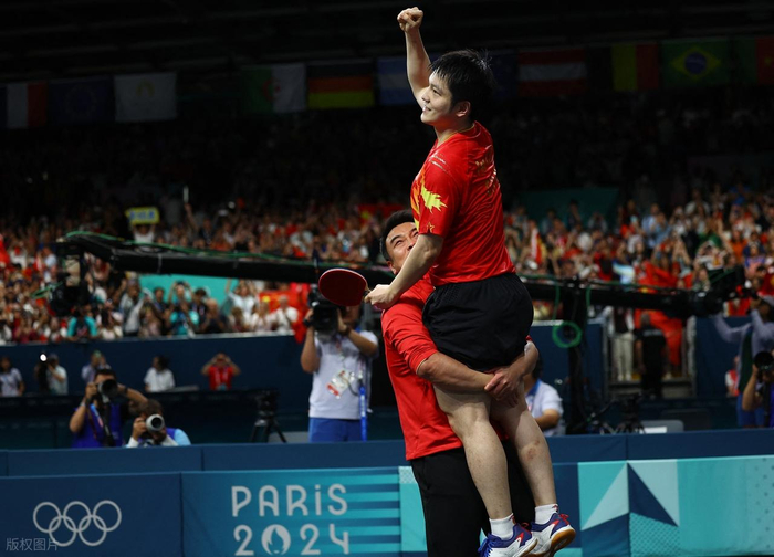 天博体育-从巴黎奥运金牌到伦敦世乒赛弃权！樊振东这2年，到底经历了什么|乒协|国乒|巴黎奥运会|wtt赛事|男单决赛_新浪体育_新浪新闻